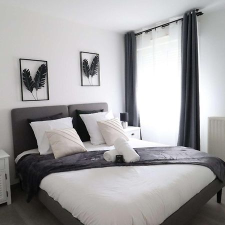 Frenchy By Plaza Apartment Serris Bagian luar foto